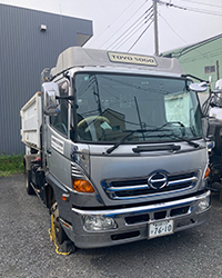 脱着装置付きコンテナ専⽤⾞